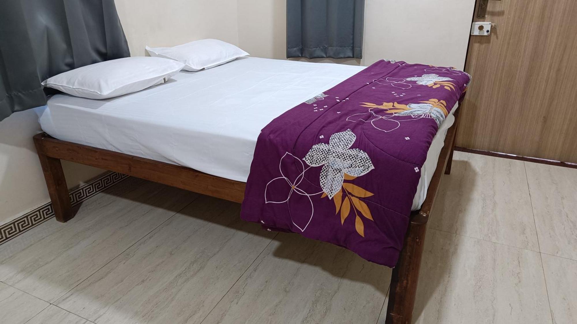 The Royal Ascot Holiday Home Алібаґ Екстер'єр фото