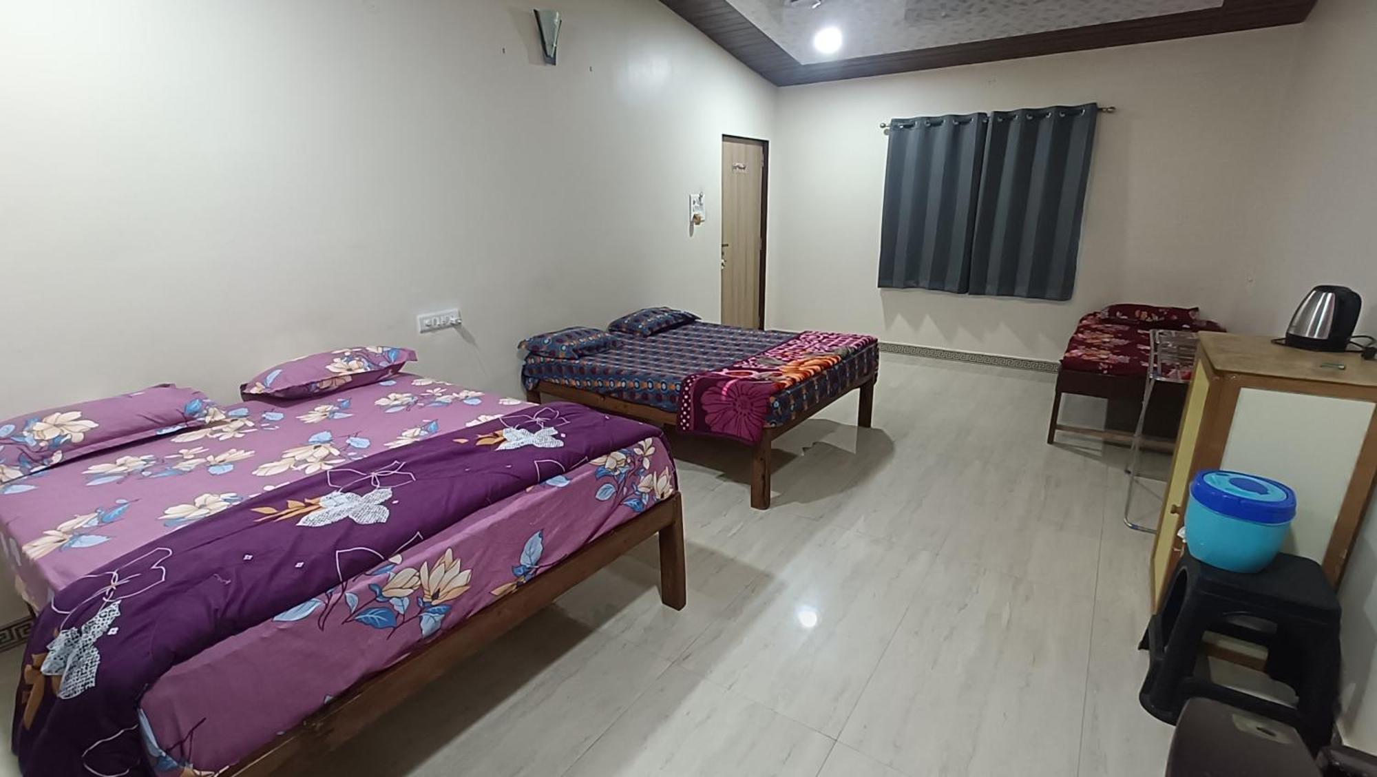 The Royal Ascot Holiday Home Алібаґ Номер фото