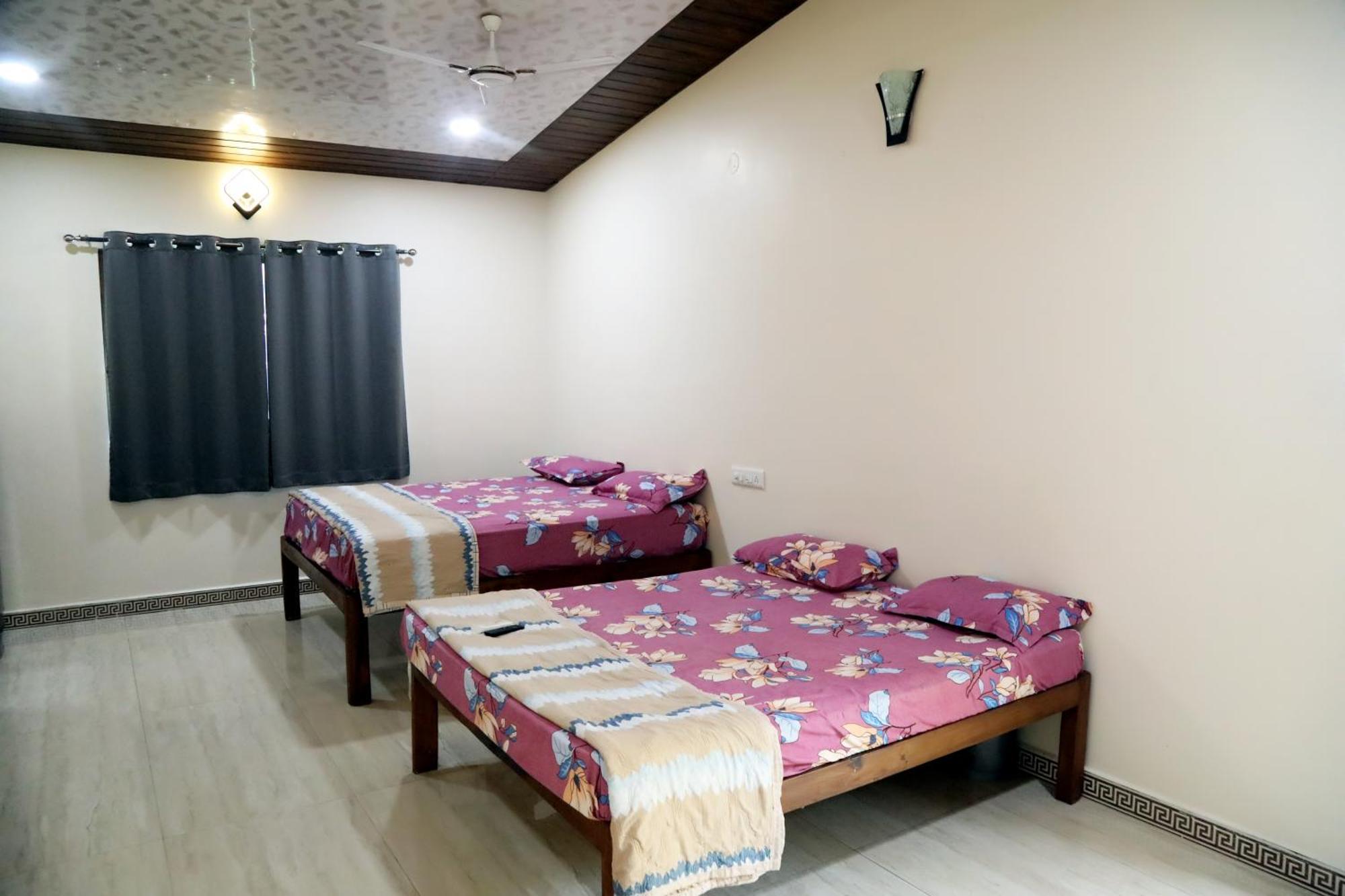 The Royal Ascot Holiday Home Алібаґ Номер фото