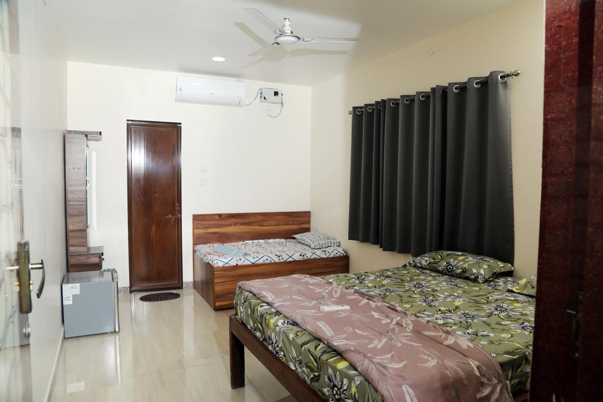 The Royal Ascot Holiday Home Алібаґ Номер фото